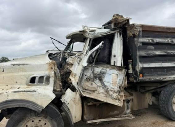 2007 Sterling L9500 Dump Truck - Image 6