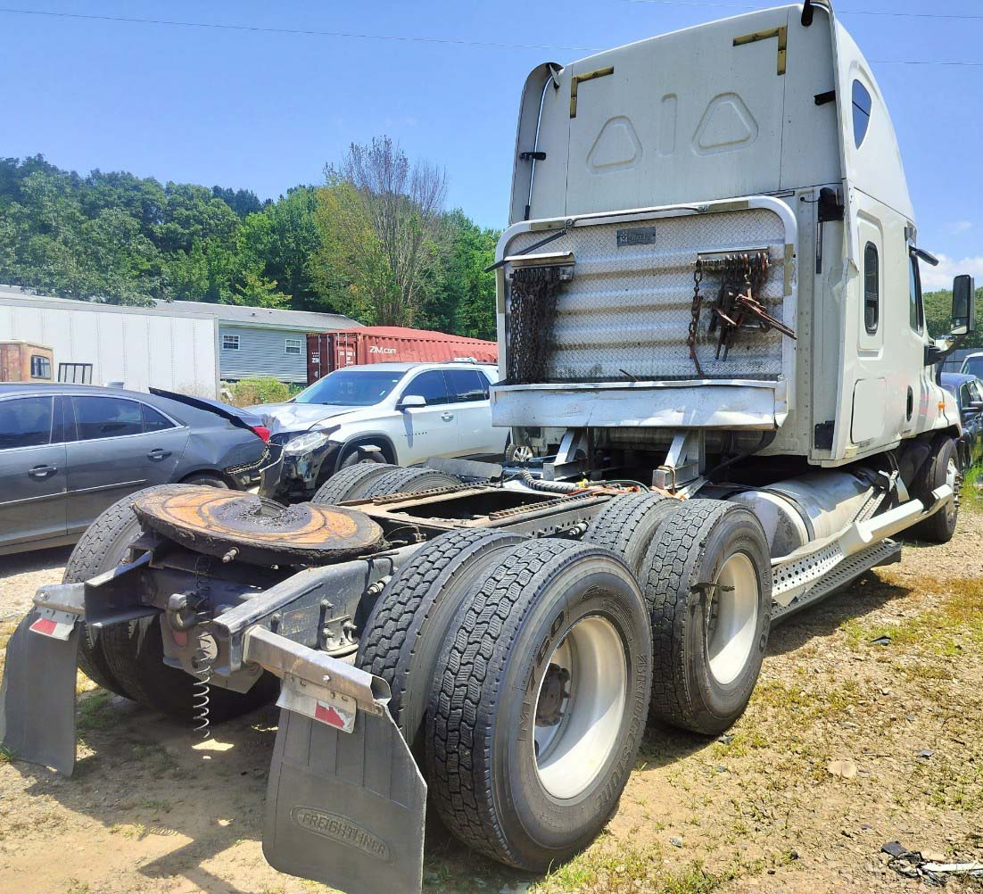 2008 Freightliner Cascadia - Image 5