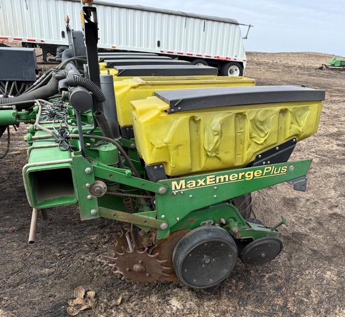 2008 John Deere MaxEmergePlus Planter - Image 2
