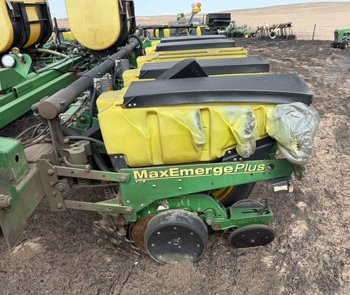 2008 John Deere MaxEmergePlus Planter - Image 3