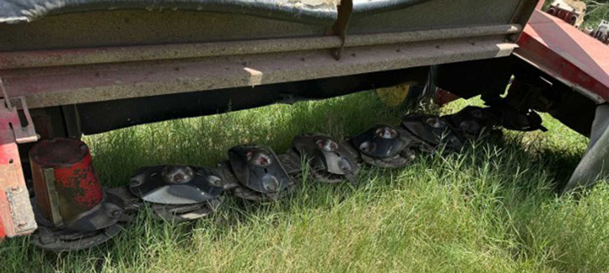 2010 New Holland H6830 Disc Mower - Image 9