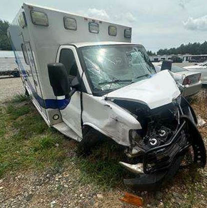 2011 Chevrolet G4500 Ambulance - Image 2