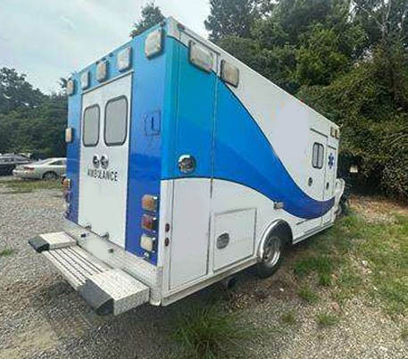 2011 Chevrolet G4500 Ambulance - Image 3
