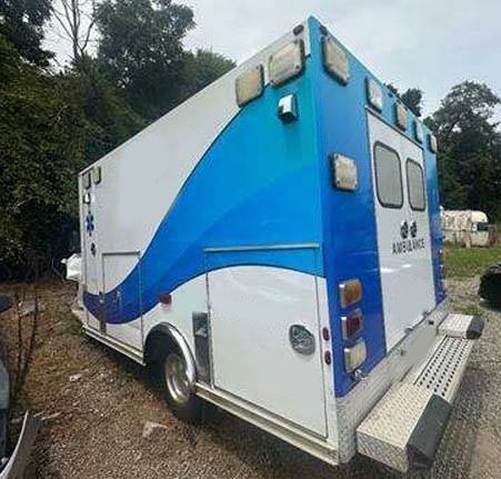 2011 Chevrolet G4500 Ambulance - Image 4