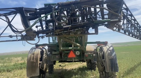 2011 John Deere 4930 Sprayer (MT)