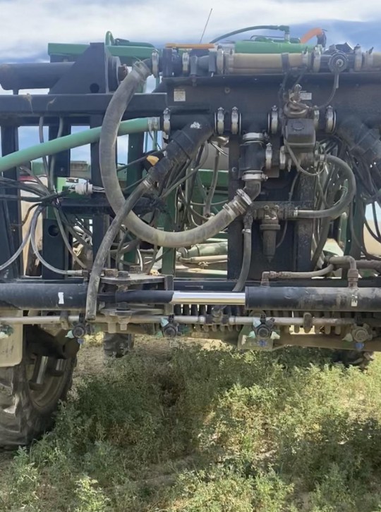 2011 John Deere 4930 Sprayer (MT) - Image 9