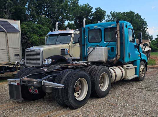 2012 Freightliner Cascadia - Image 2