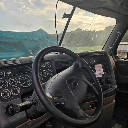 2012 Freightliner Cascadia - Image 21