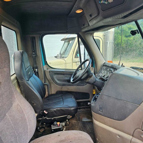 2012 Freightliner Cascadia - Image 22