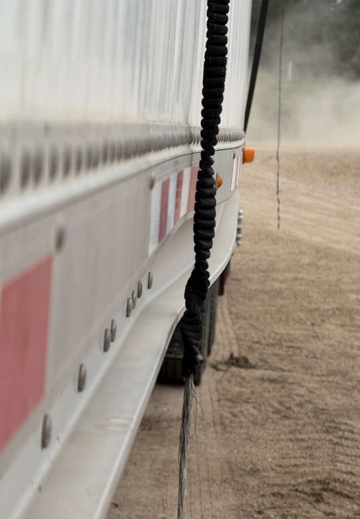 2013 Freightliner Cascadia 125 & JET Hopper Grain Trailer - Image 11