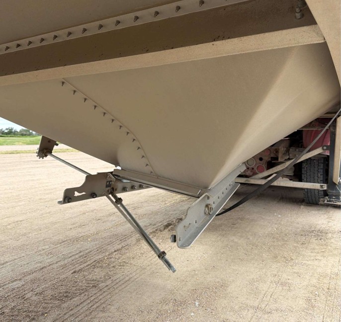 2013 Freightliner Cascadia 125 & JET Hopper Grain Trailer - Image 12