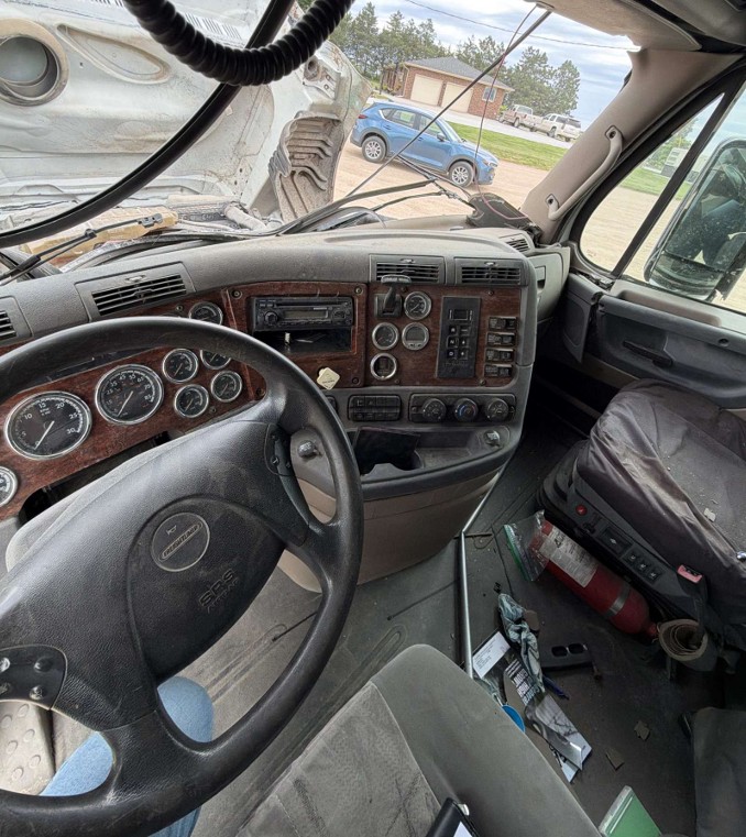 2013 Freightliner Cascadia 125 & JET Hopper Grain Trailer - Image 14
