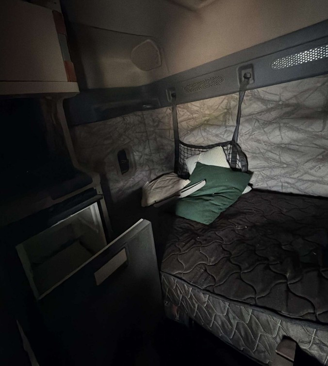 2013 Freightliner Cascadia 125 & JET Hopper Grain Trailer - Image 15