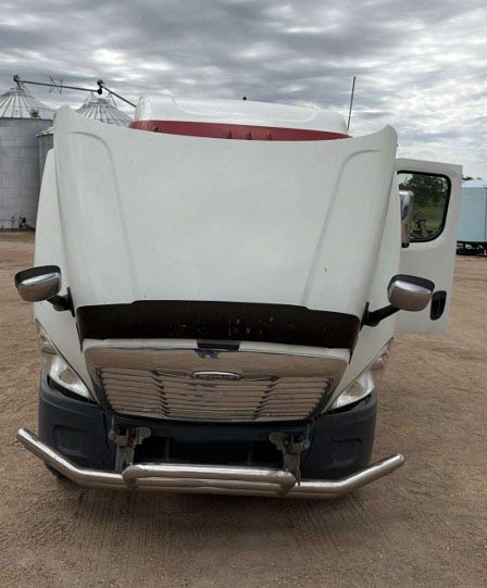 2013 Freightliner Cascadia 125 & JET Hopper Grain Trailer - Image 2