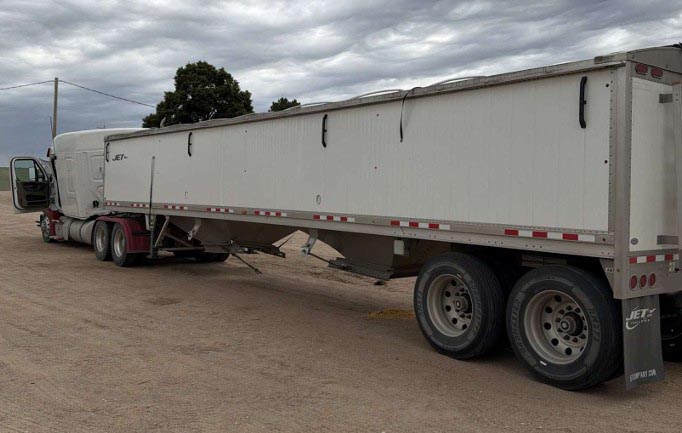 2013 Freightliner Cascadia 125 & JET Hopper Grain Trailer - Image 6