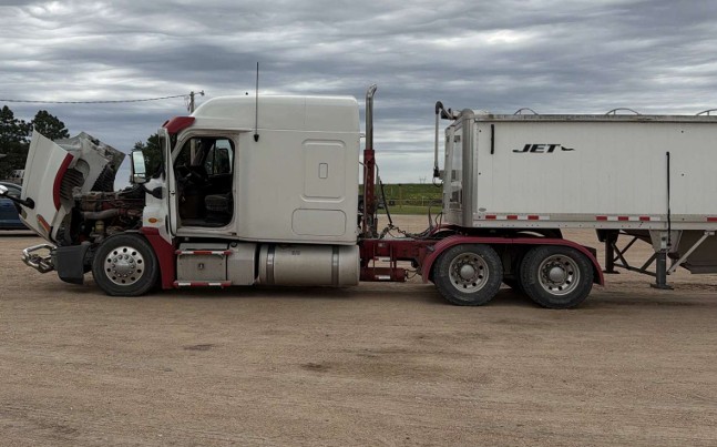 2013 Freightliner Cascadia 125 & JET Hopper Grain Trailer - Image 7