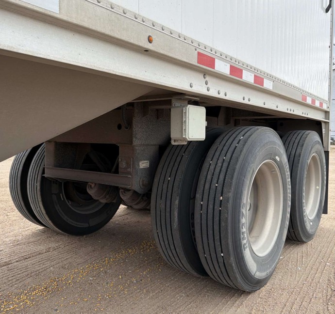 2013 Freightliner Cascadia 125 & JET Hopper Grain Trailer - Image 8