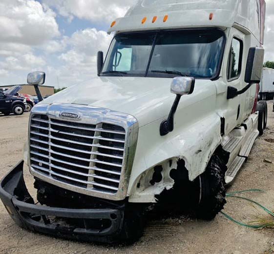2014 Freightliner Cascadia - Image 2
