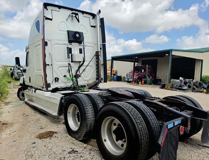 2014 Freightliner Cascadia - Image 3