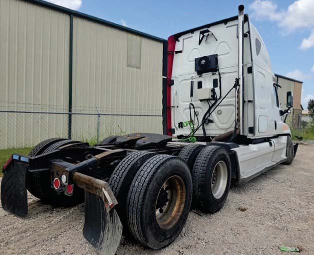 2014 Freightliner Cascadia - Image 4