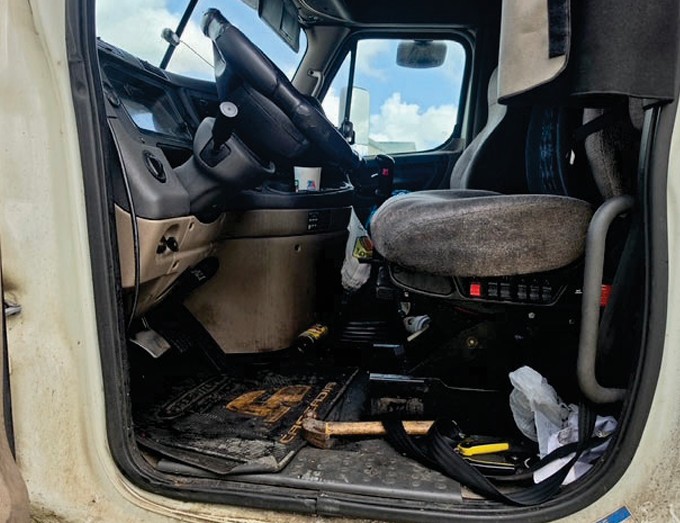 2014 Freightliner Cascadia - Image 7