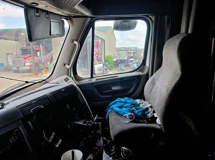 2014 Freightliner Cascadia - Image 8