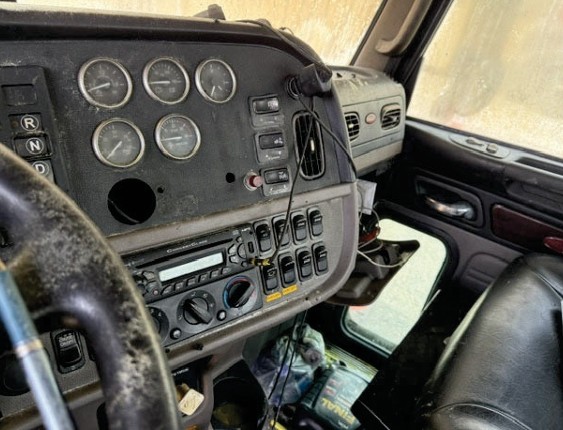 2014 Peterbilt 365 Car Hauler - Image 15