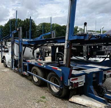 2014 Peterbilt 365 Car Hauler - Image 2