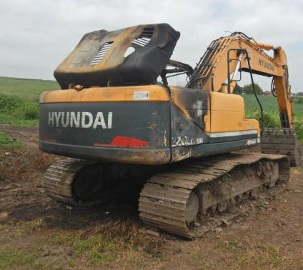 2015 Hyundai R 220 LC-9A Excavator - Image 3