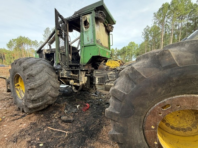 2015 John Deere 848H Skidder - Image 3