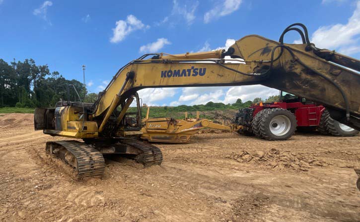 2015 Komatsu PC210LC-10 Excavator - Image 2