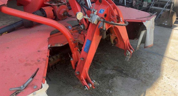 2015 Kuhn FC10030D Mower Conditioner - Image 5