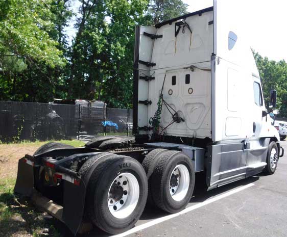 2016 Freightliner Cascadia Evolution - Image 4