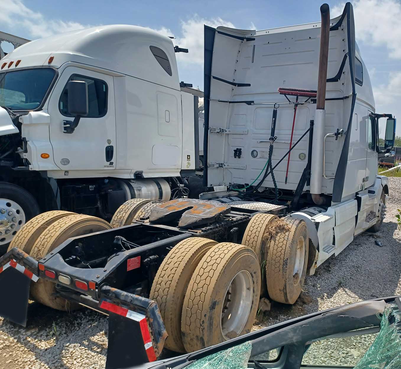 2016 Volvo VNL - Image 3