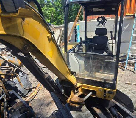 2017 Caterpillar 302.7D CR Excavator - Image 7