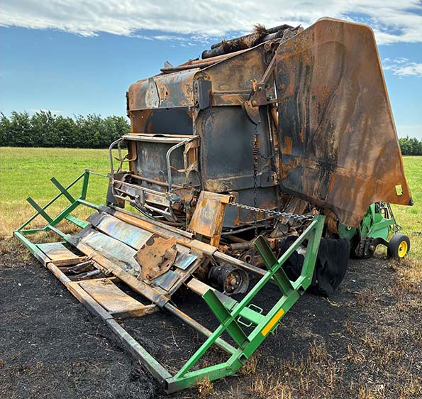 2017 John Deere 560R Round Baler - Image 2