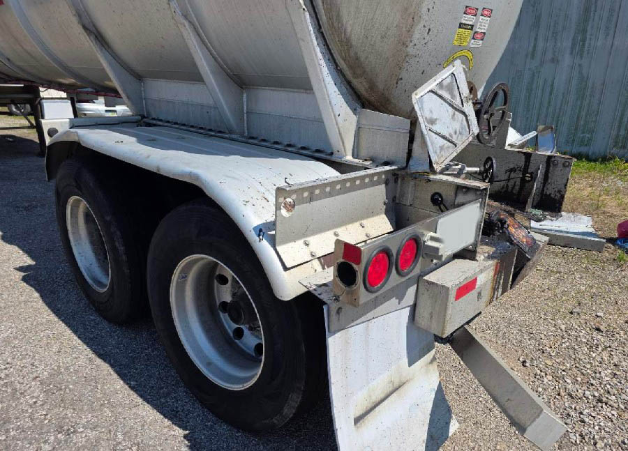2017 Polar Trailer - Image 7