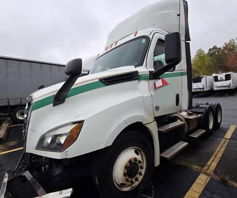 2019 Freightliner Cascadia - Image 3