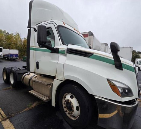 2019 Freightliner Cascadia - Image 4