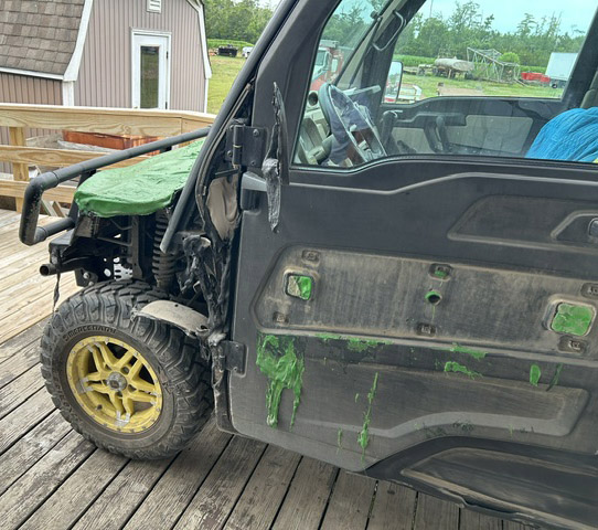 2019 John Deere XUV865R Gator - Image 2