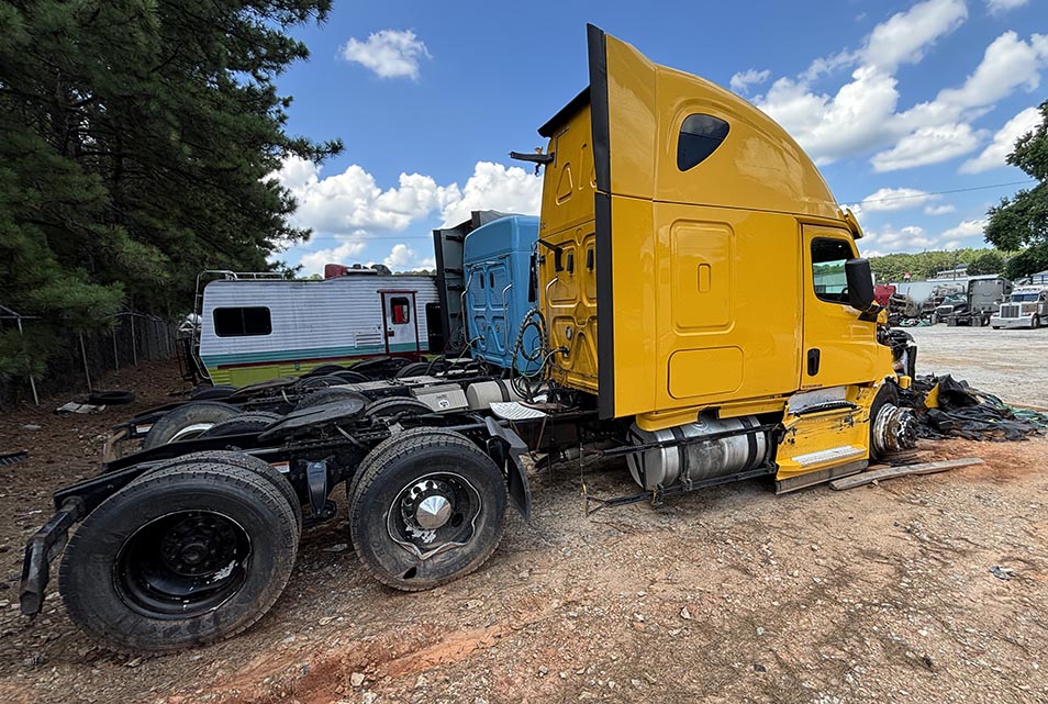 2020 Freightliner Cascadia 126