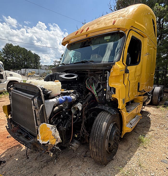 2020 Freightliner Cascadia 126 - Image 3