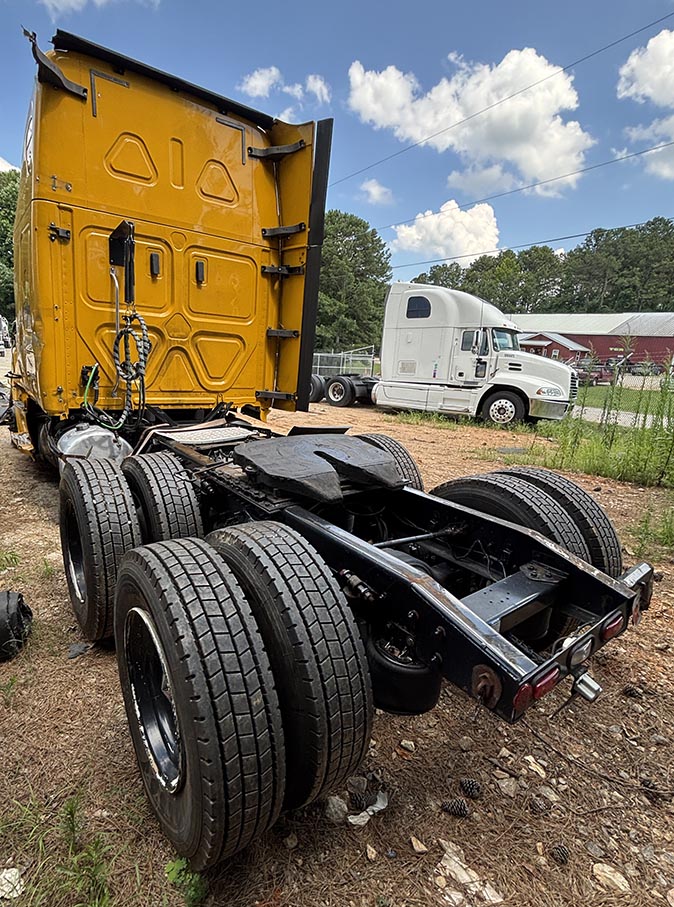 2020 Freightliner Cascadia 126 - Image 4