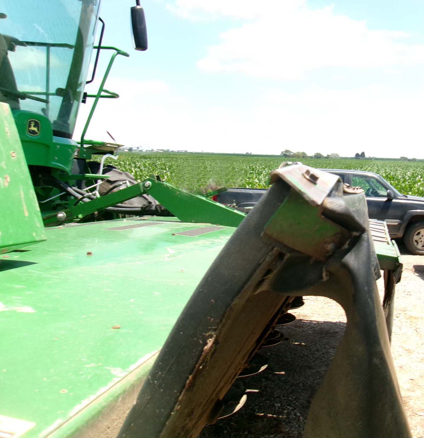 2020 John Deere W235 Swather - Image 9