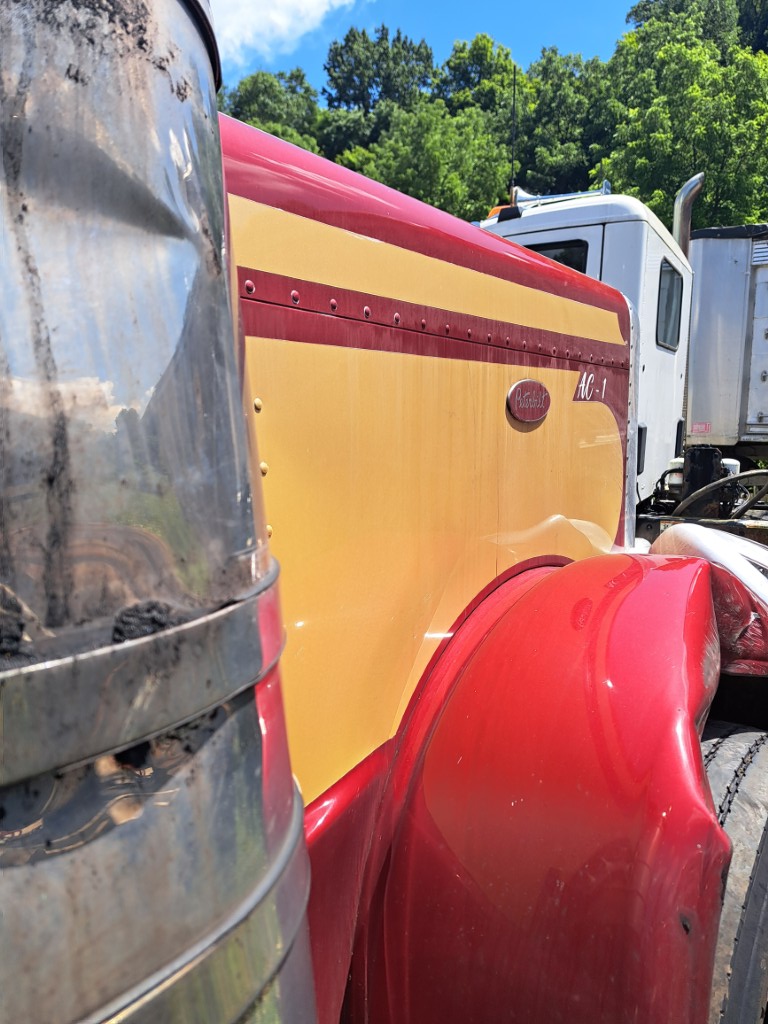 2020 Peterbilt 389 - Image 10