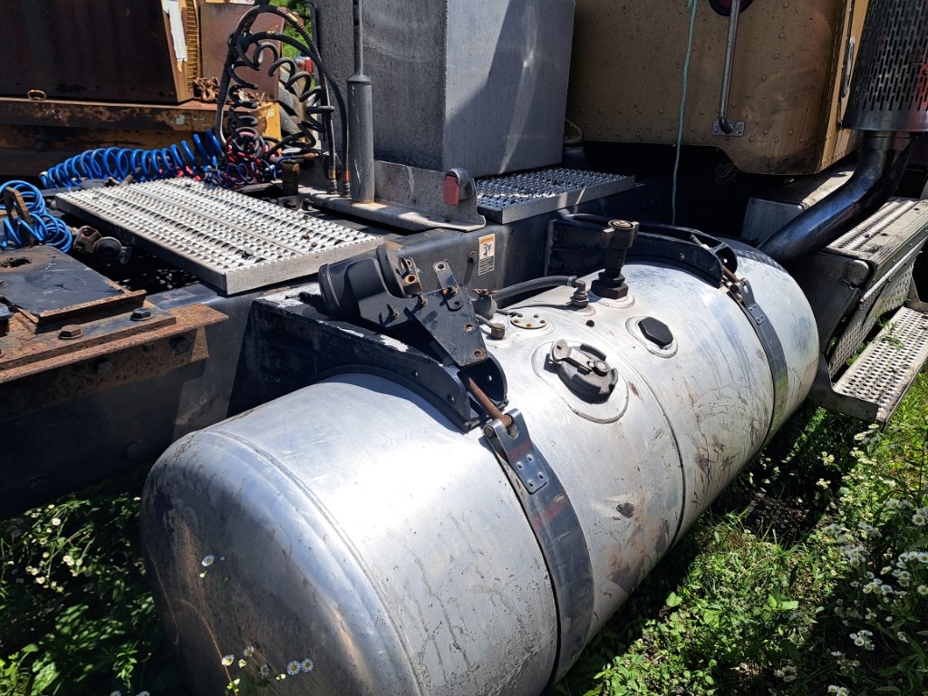 2020 Peterbilt 389 - Image 20