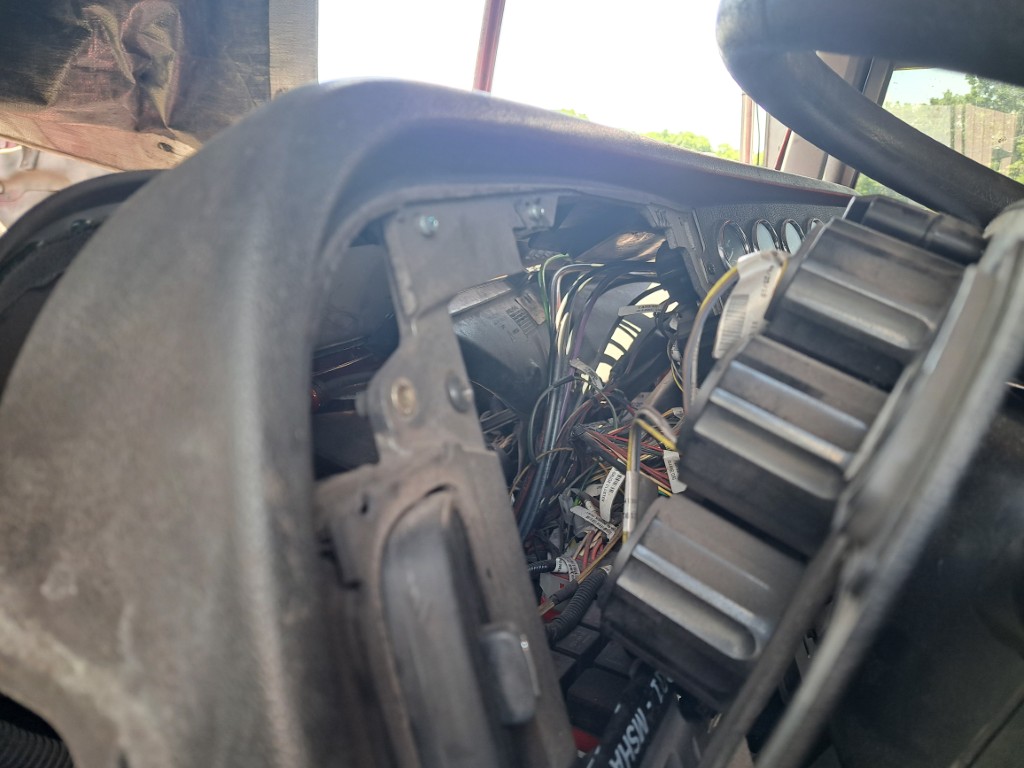 2020 Peterbilt 389 - Image 25