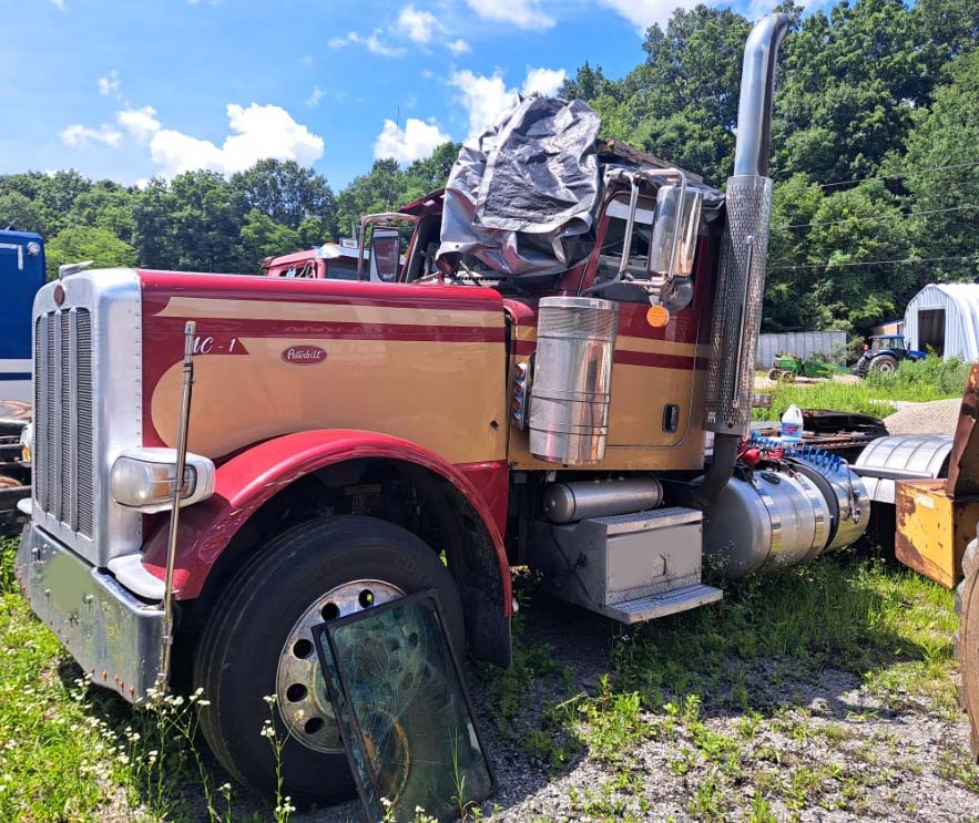 2020 Peterbilt 389 - Image 3
