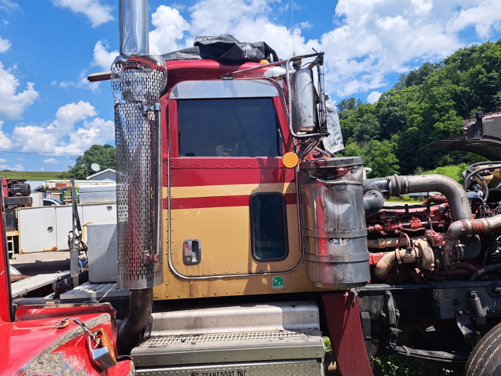 2020 Peterbilt 389 - Image 4