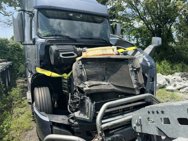 2020 Volvo VNL 760 - Image 2